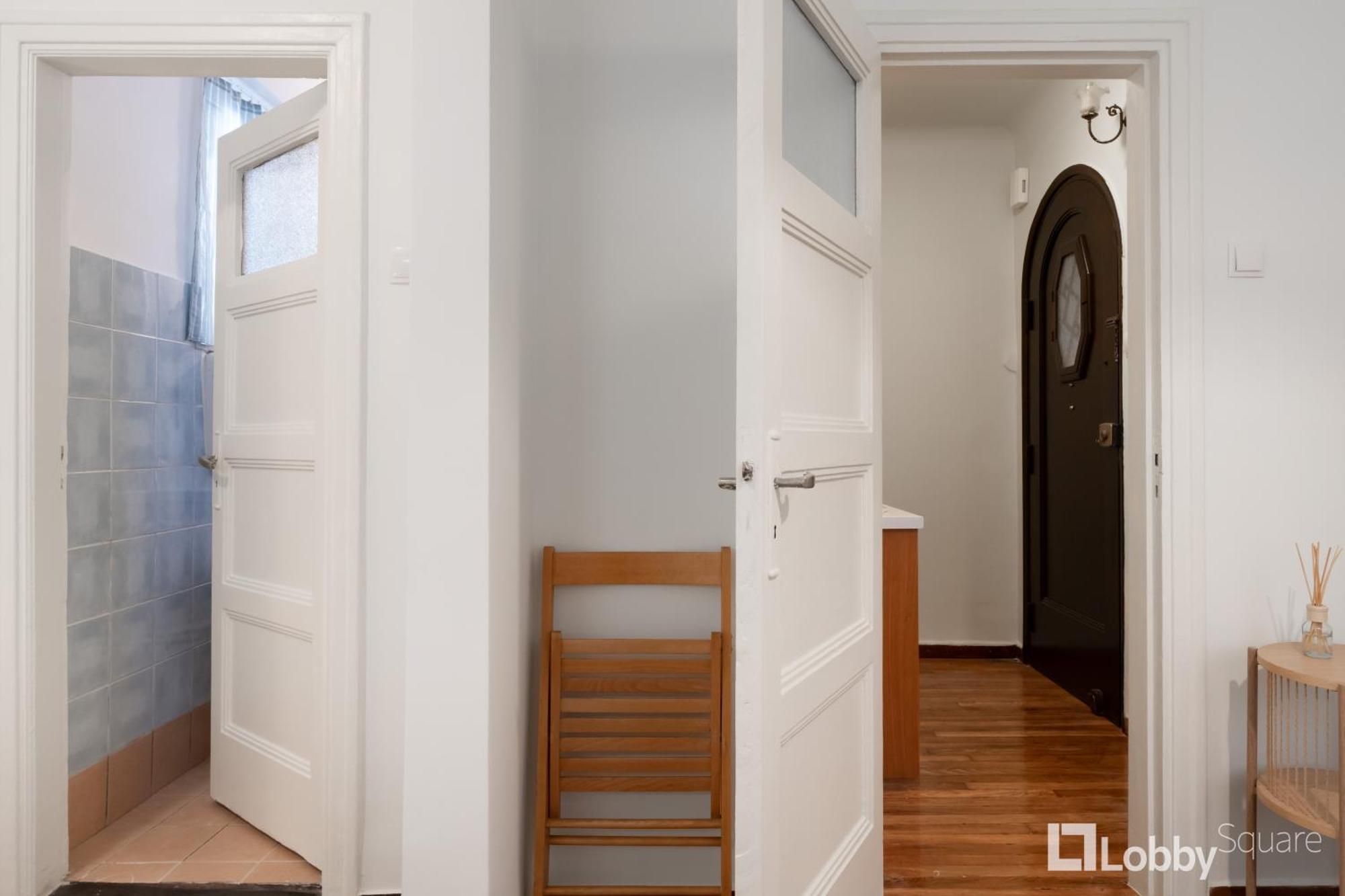 Apartment By Lobbysquare