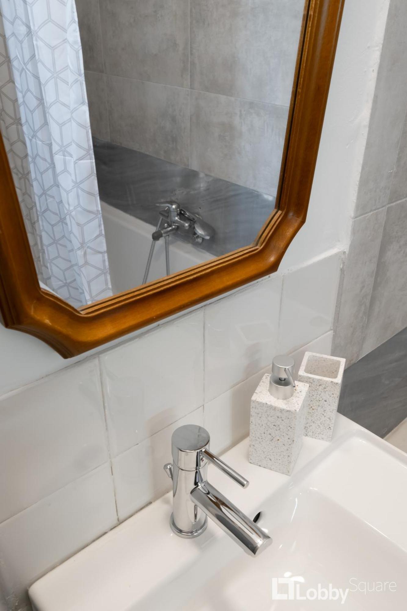 By Lobbysquare Apartment *